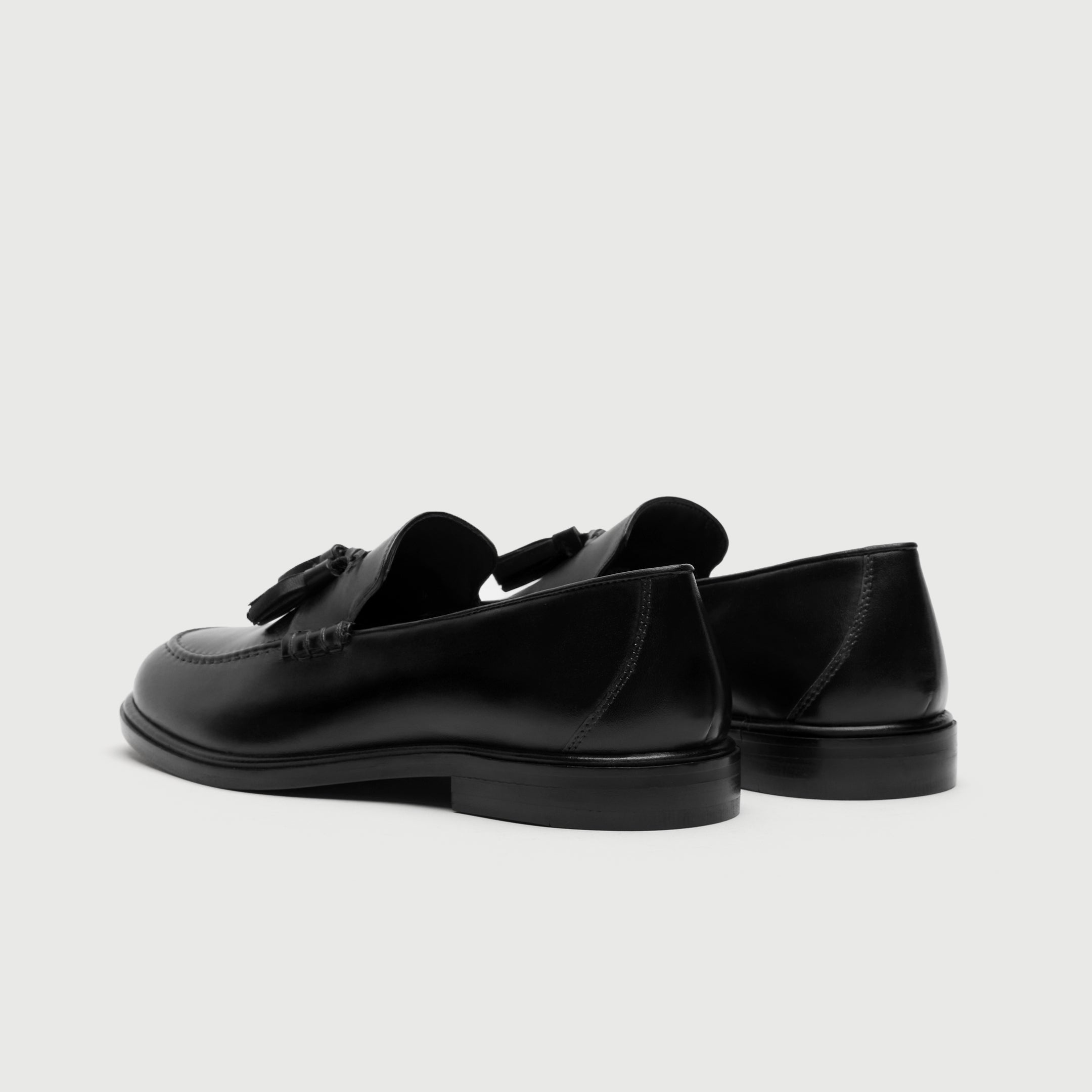 WALK London Mens Black Leather Putney Tassel Loafer