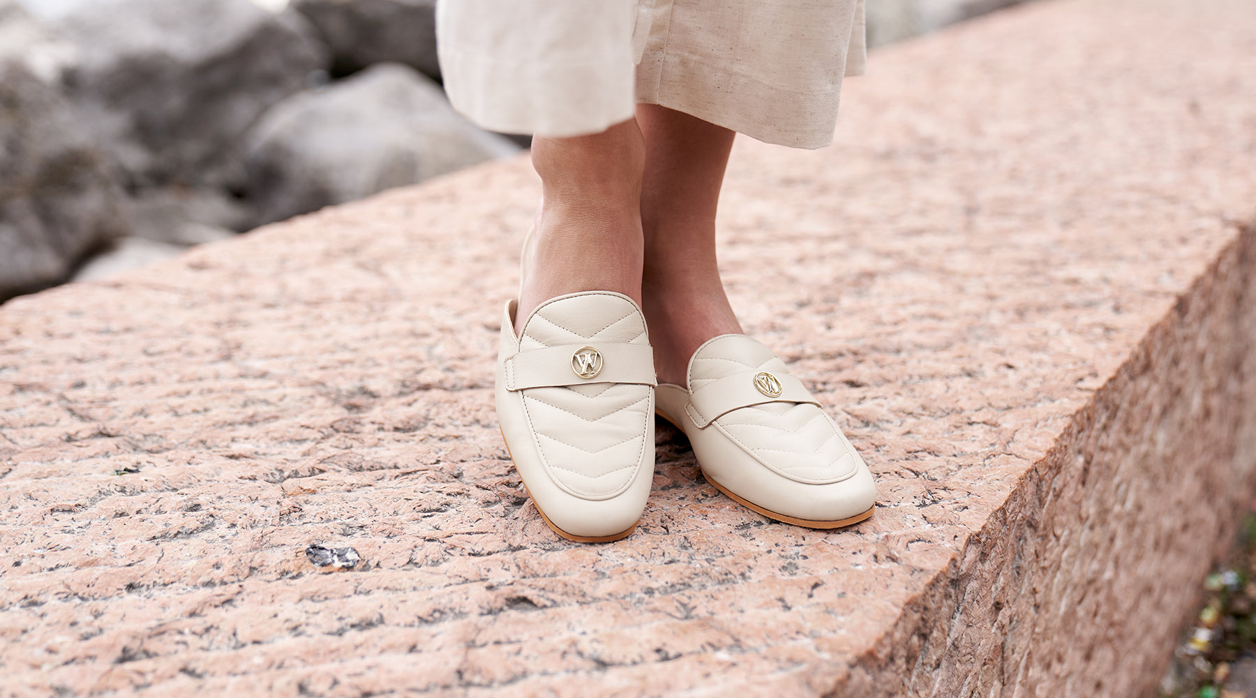 Walk London Bella Quilted Mule Leather in Off White Leather