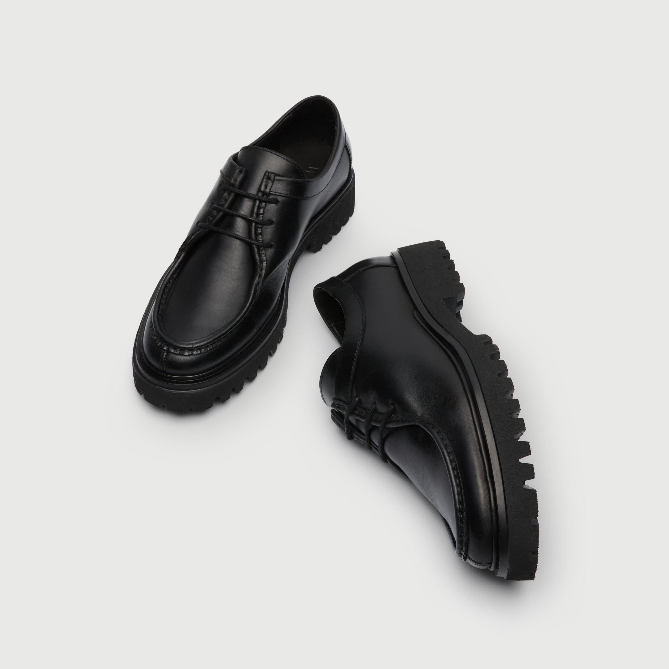 Walk London Men's Boston Apron Shoe in Black Leather