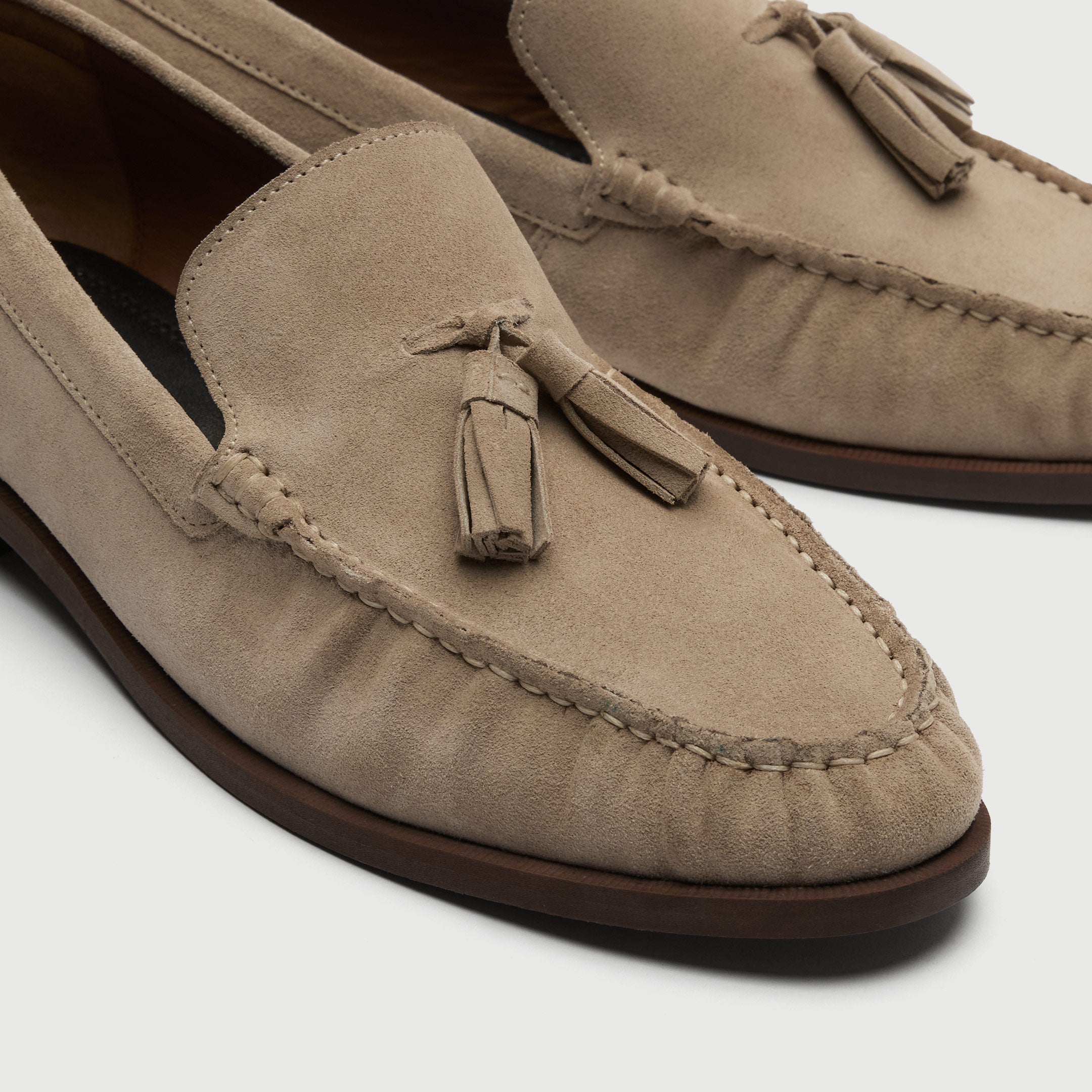 Walk London Como Stone Beige Suede Tassel Loafer close up of toe