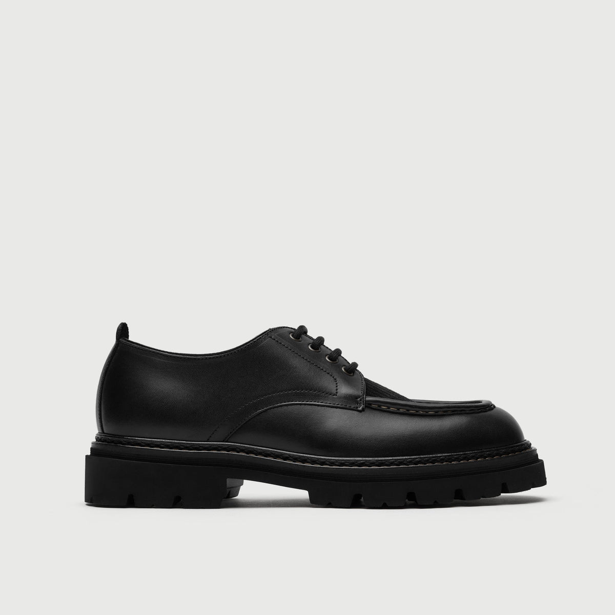 Walk London Farringdon Apron Shoe in black leather side view