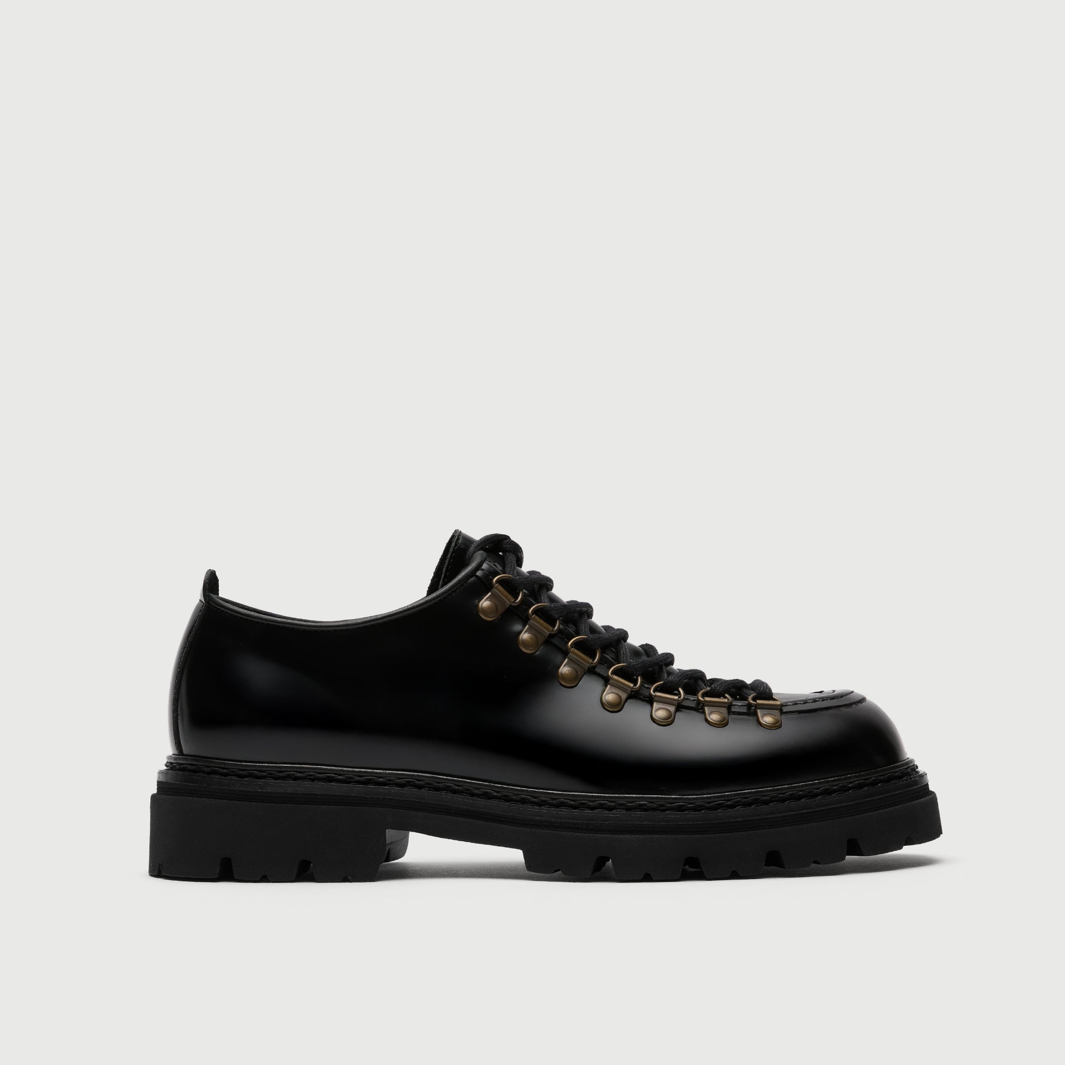 Walk London Mens Hartford Hiking Shoe in Black Patent Leather