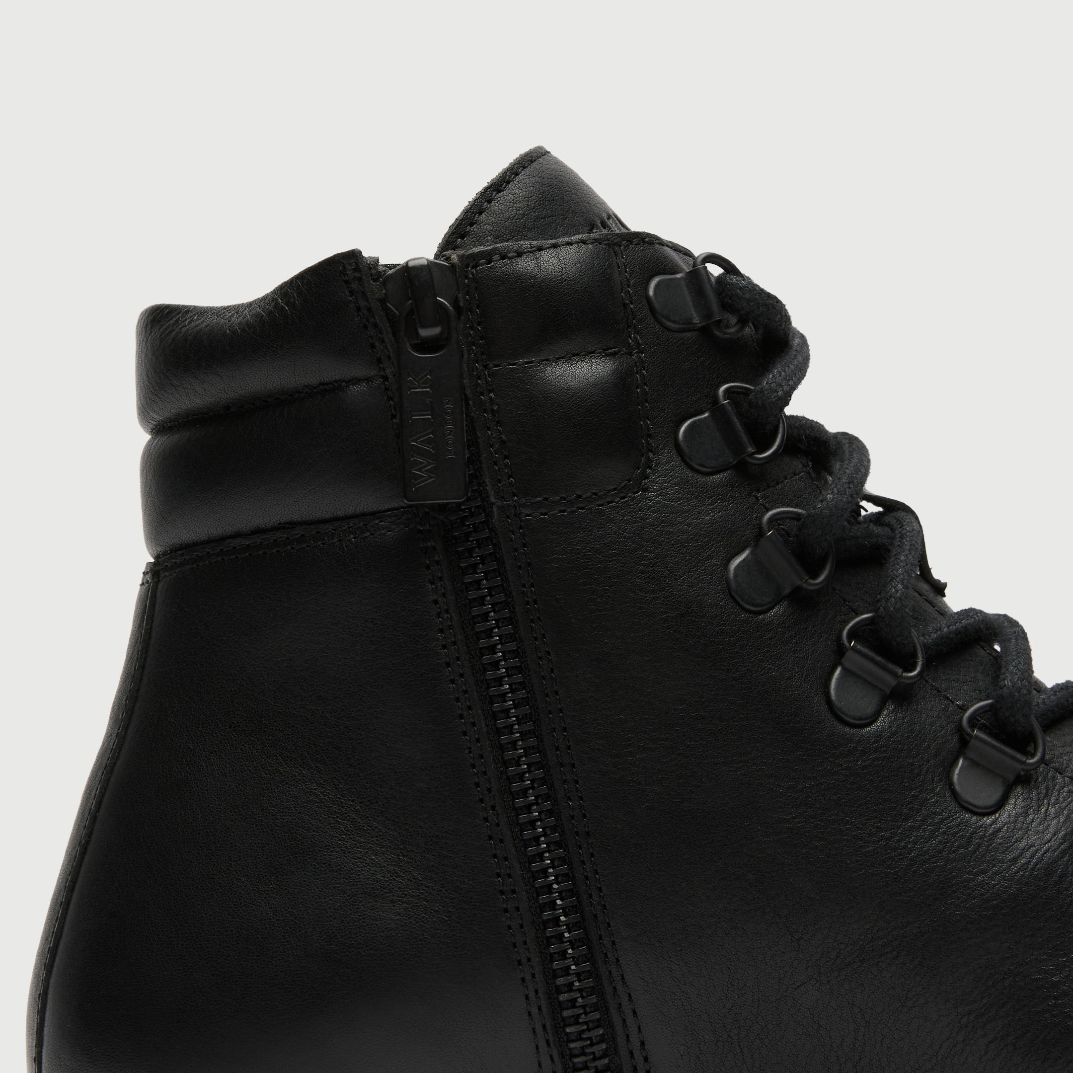Walk London, Hopper Hiking boot in black leather with a black sole