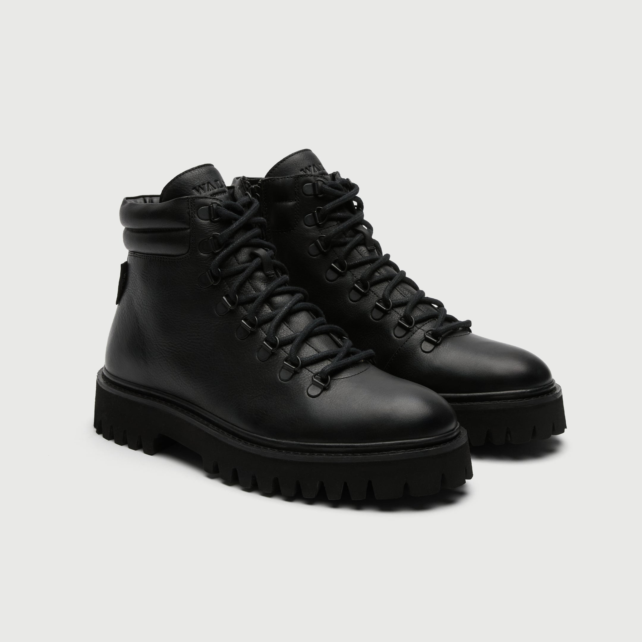 Walk London, Hopper Hiking boot in black leather with a black sole