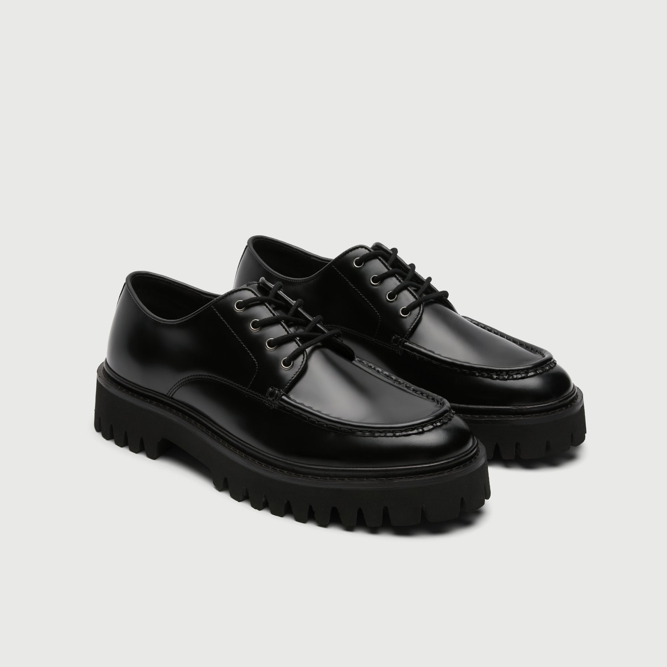 Walk London Hopper lace shoe in black smooth leather and cleated sole