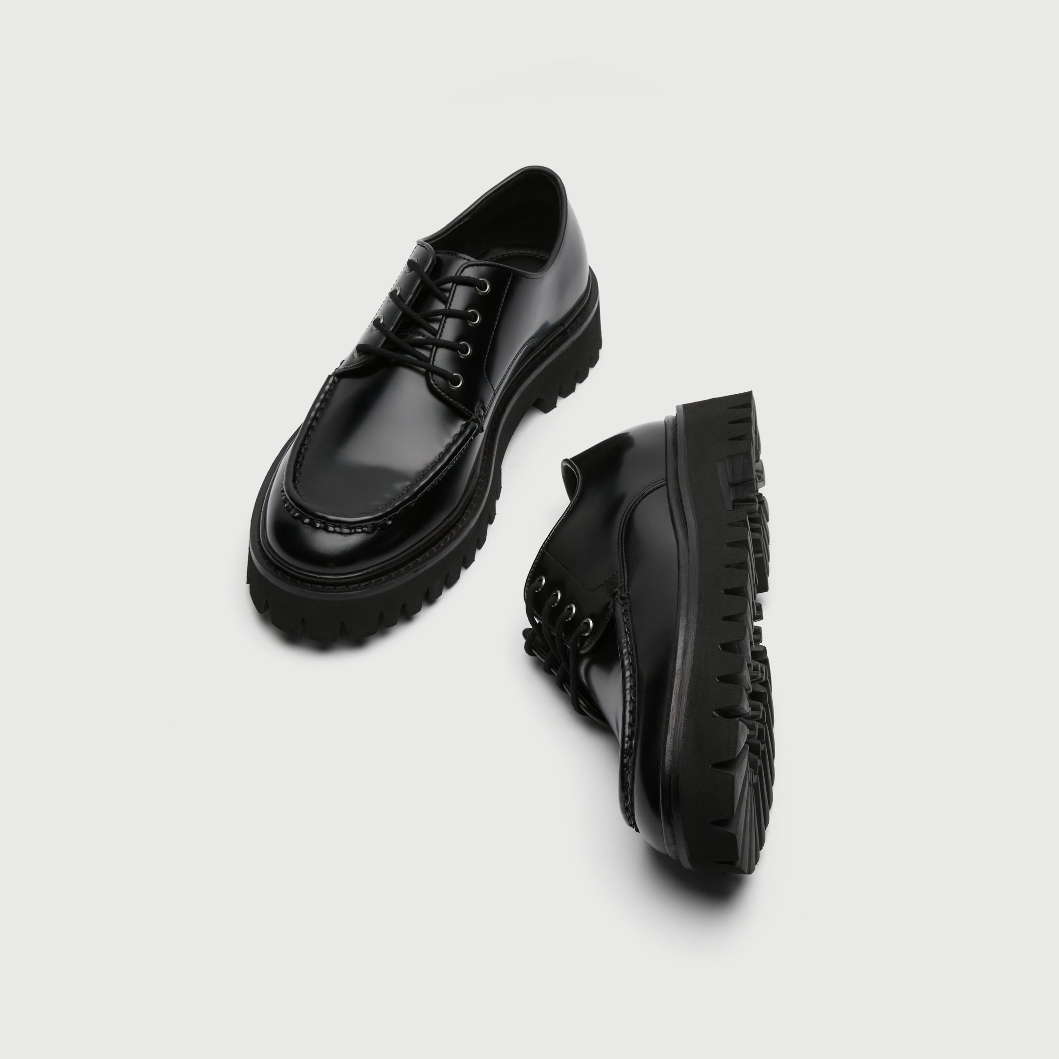 Walk London Hopper lace shoe in black smooth leather and cleated sole