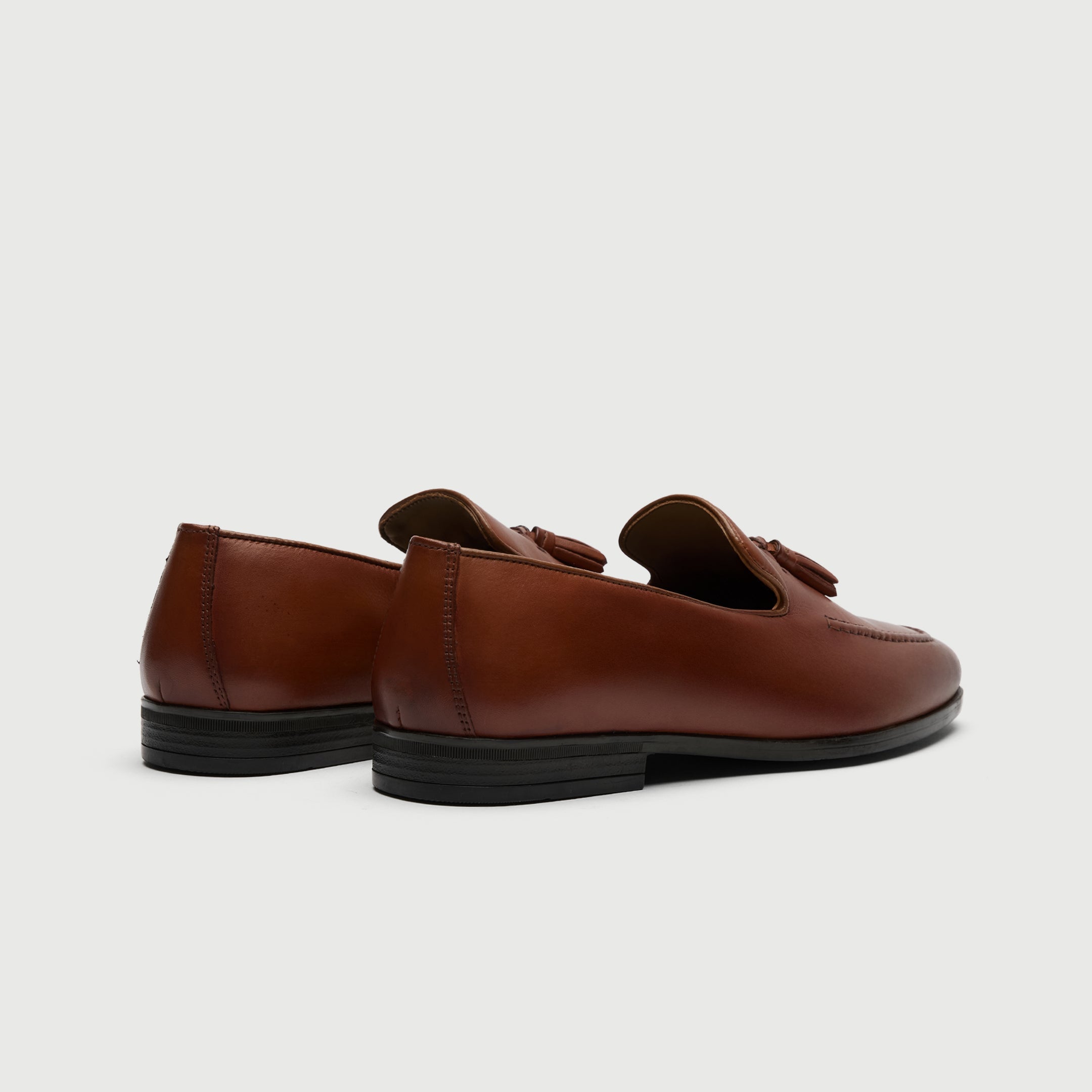 Walk London Ischia Tan Leather Tassel Loafer heel view