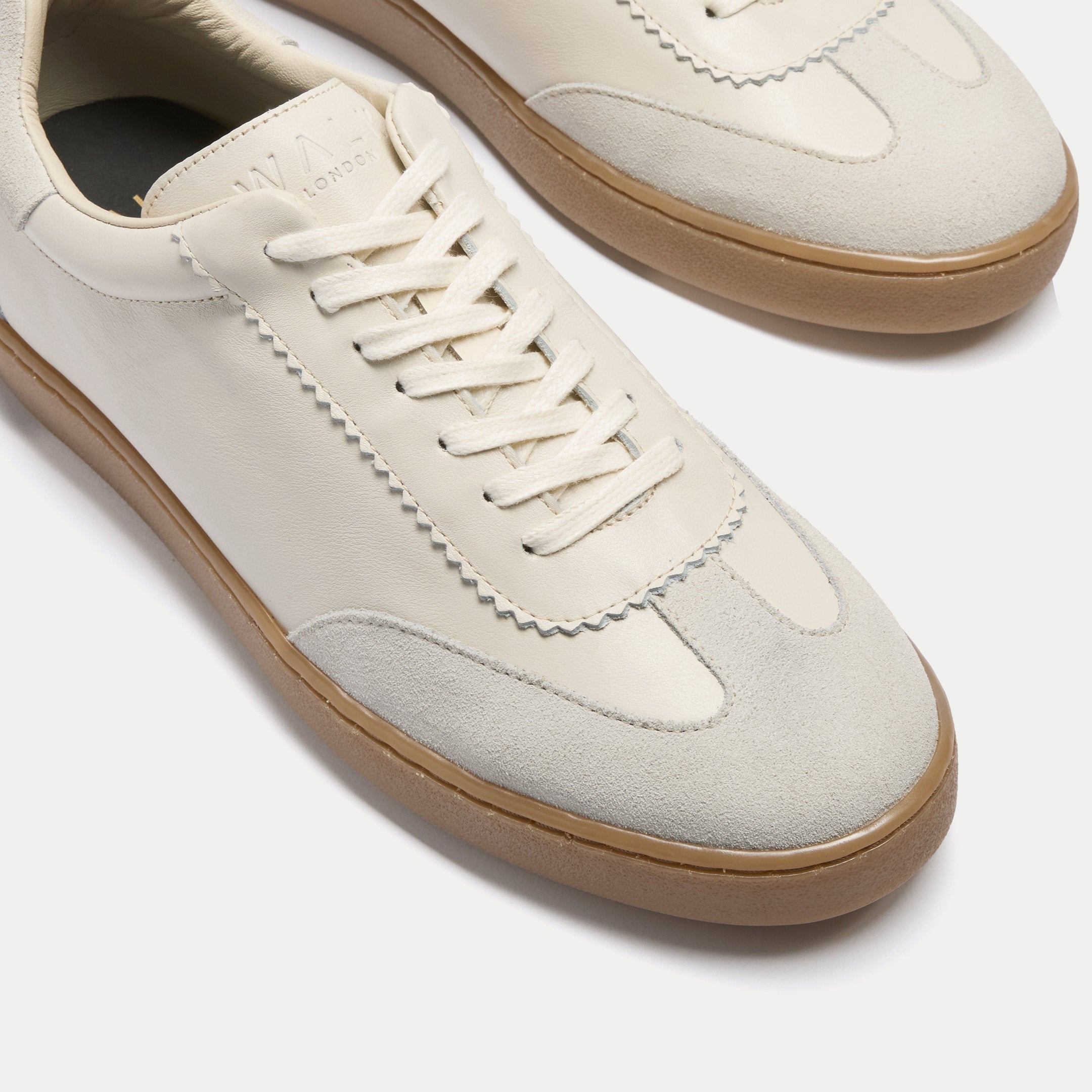 Mens Lisbon Trainer in Off White Leather | Walk London