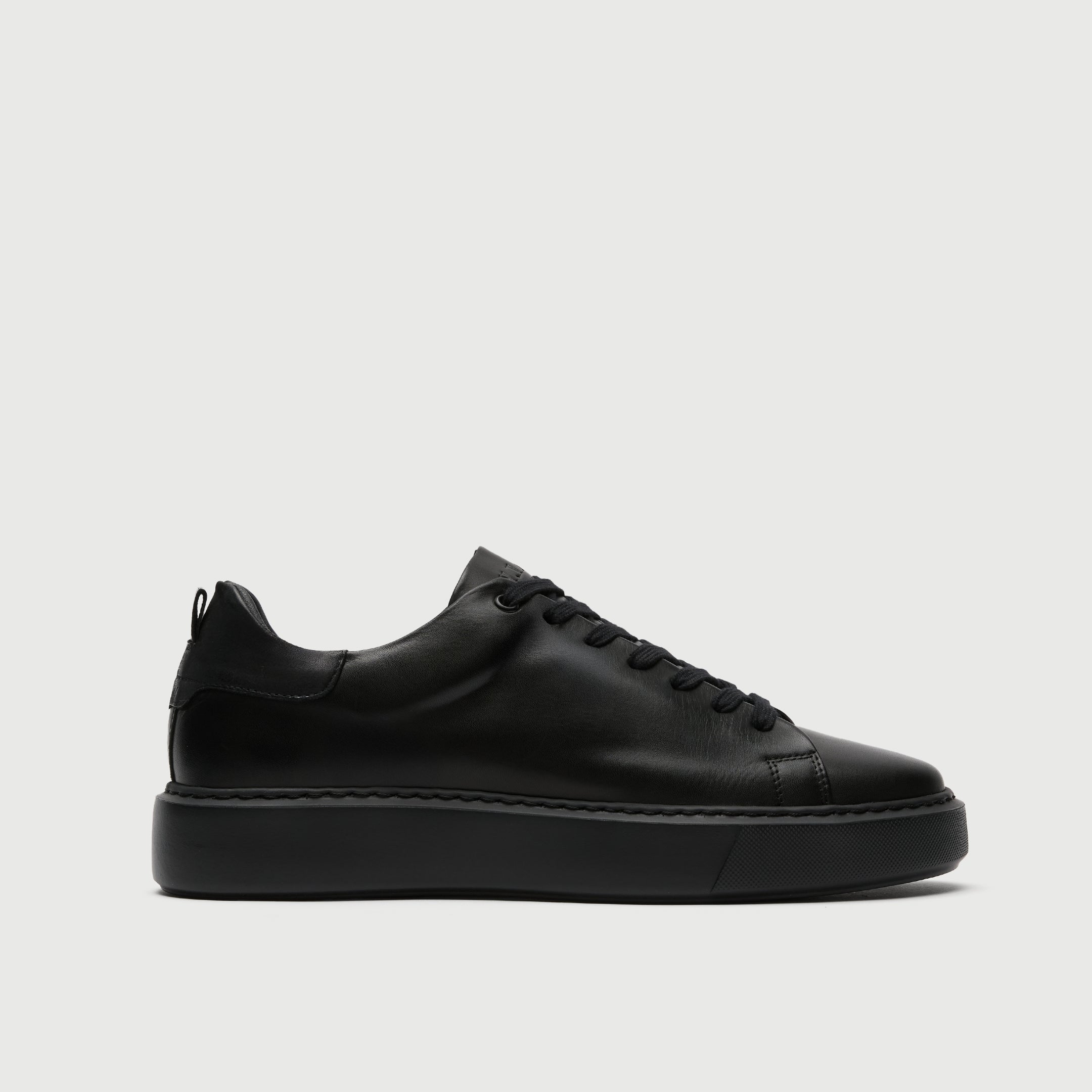Walk London Pasadena Trainer in Black Leather