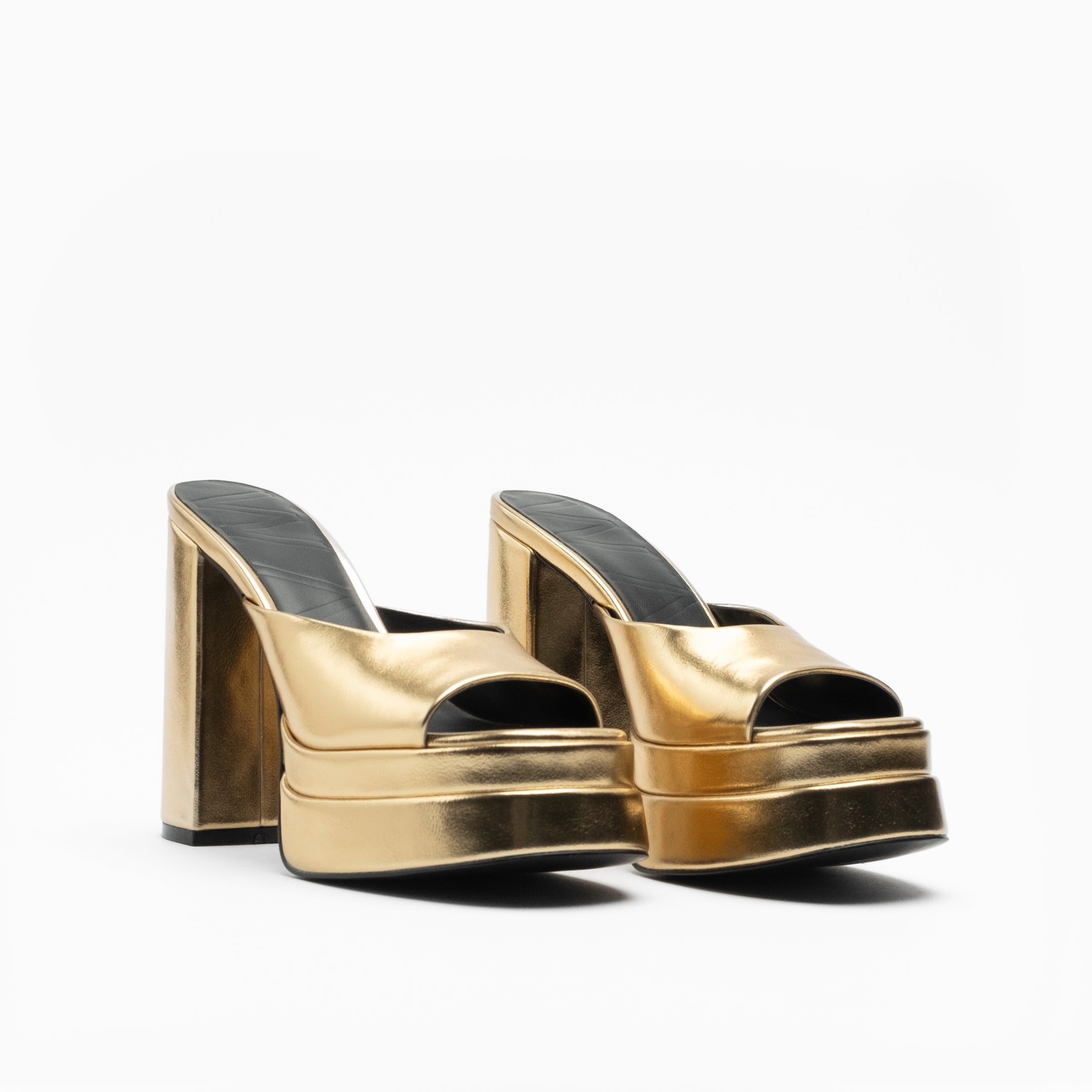 Walk London Womens Phoebe Platform Mule in Gold