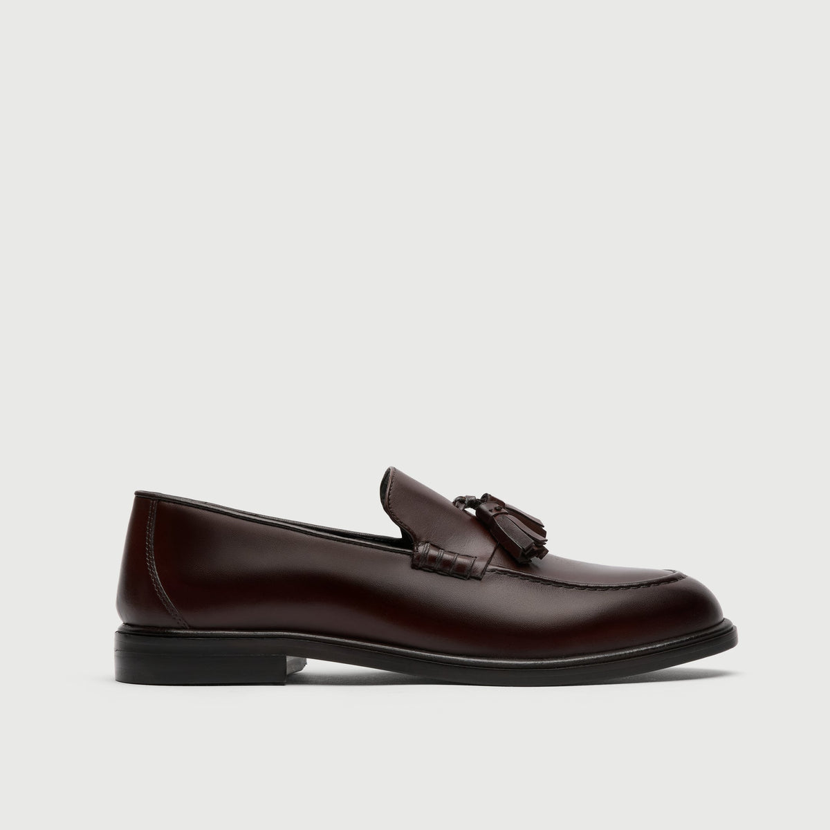 Walk London Brown Leather Tassel Loafers | US 11‎ | Classic Preppy Walk London Sean tassel Loafer | Brown Leather | Official Site main image 3