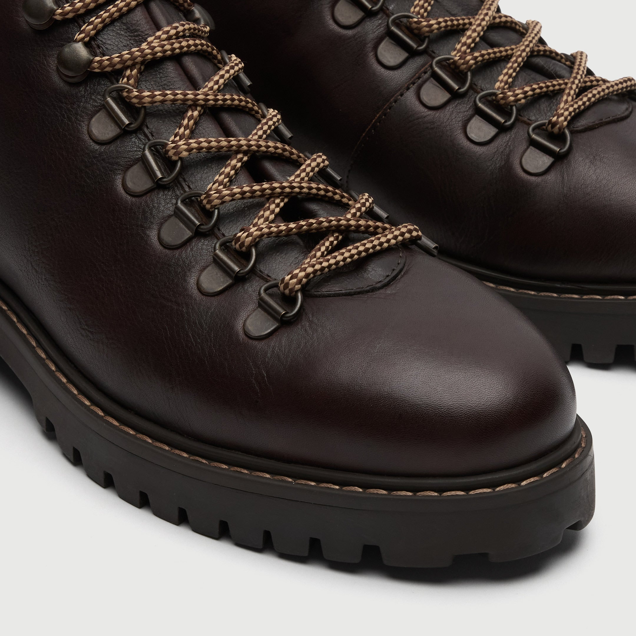 Walk London Sean low hiking boot in brown leather