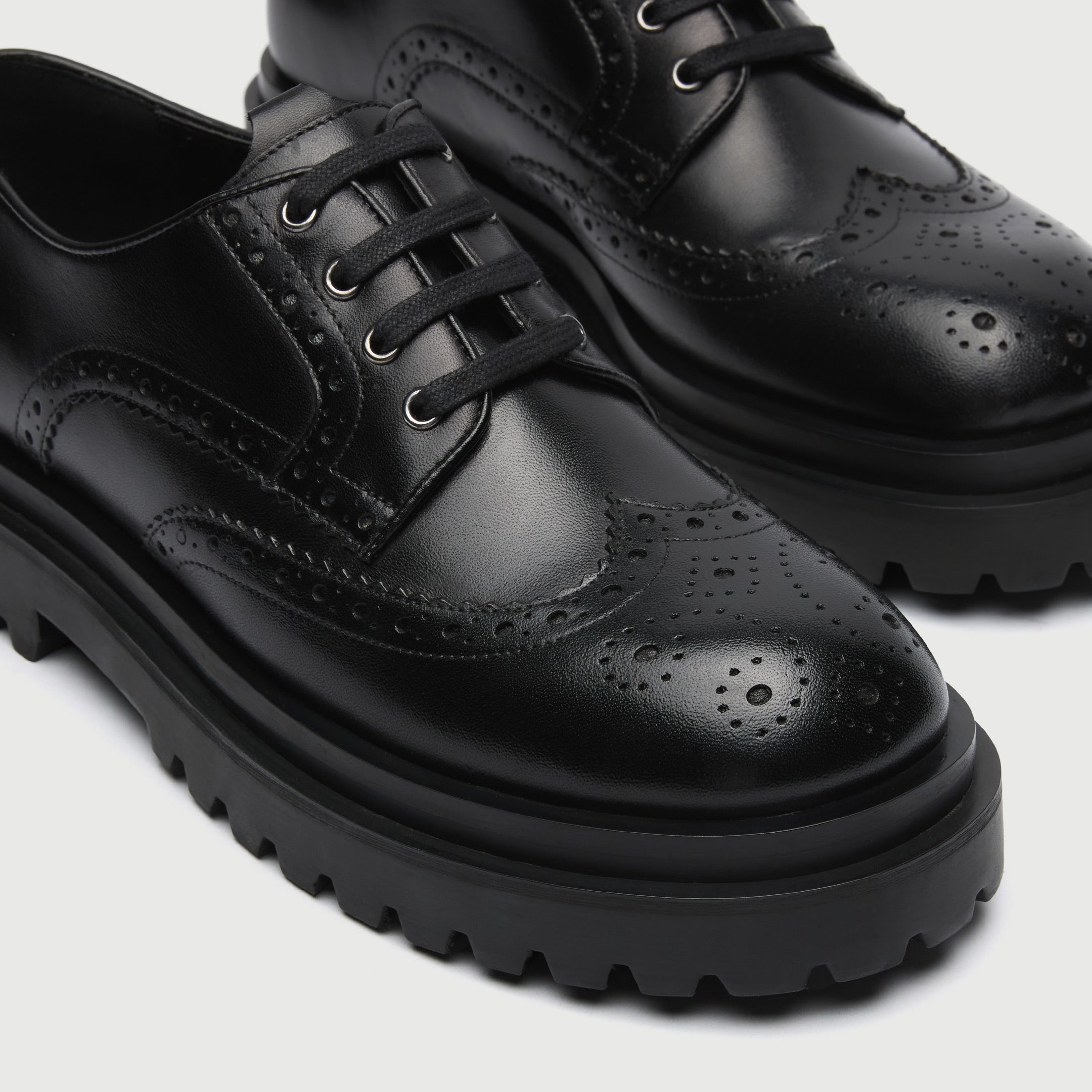 WALK London Mens Sully Brogue in Black Leather