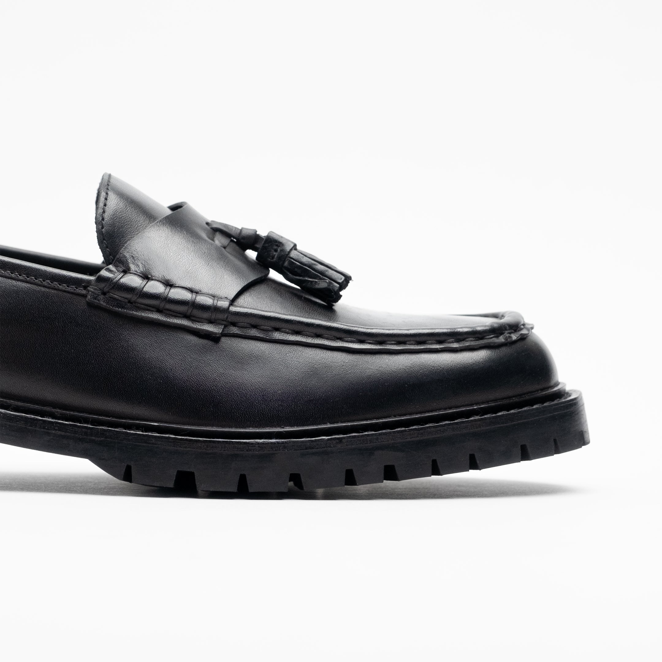 Walk London Mens Campus Tassel Loafer in Black Leather
