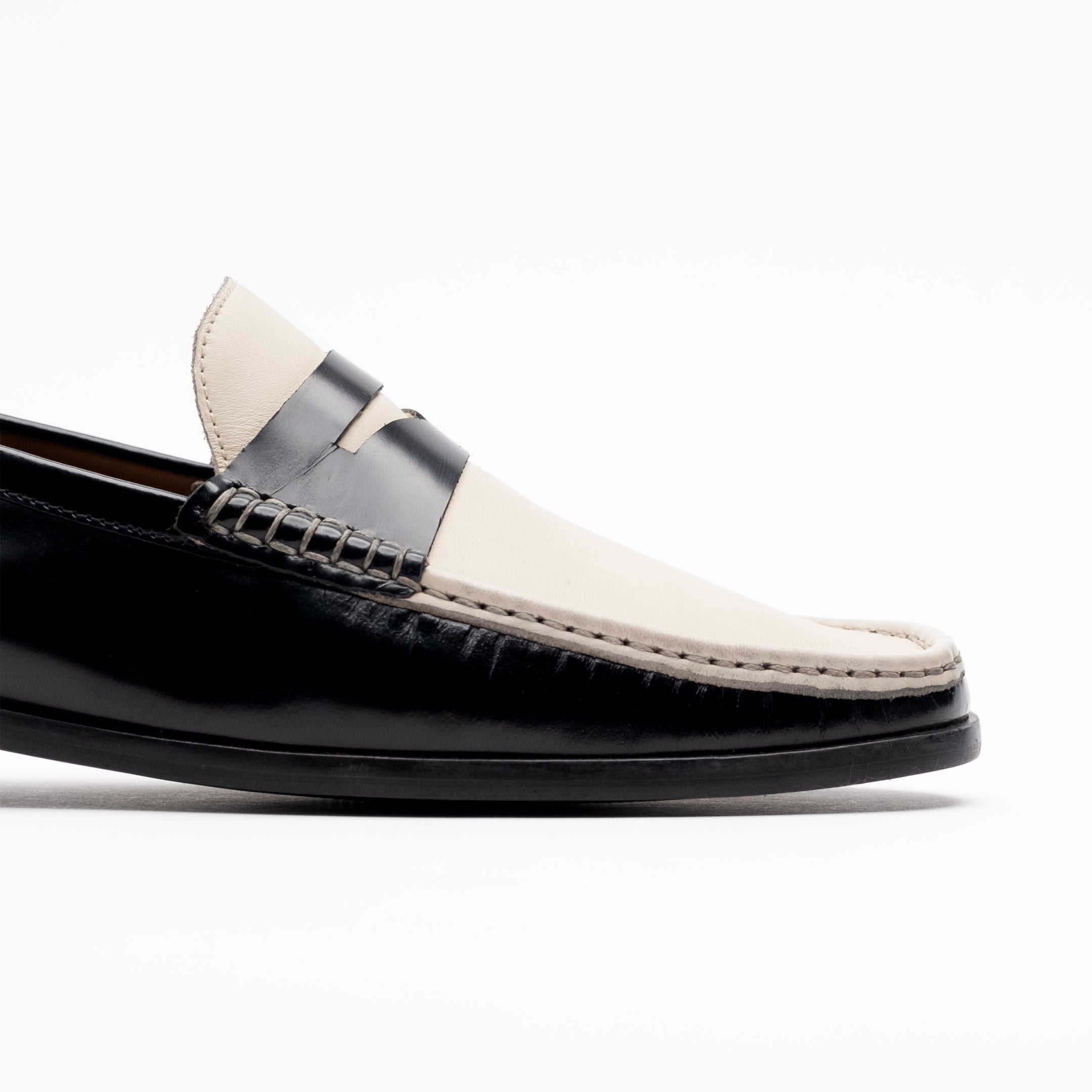 Walk London Mens - Tino Saddle Loafer - Black & White Leather