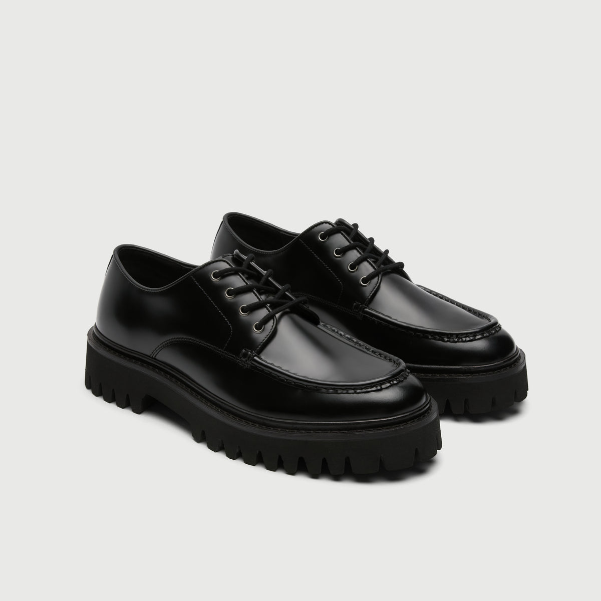 Walk London Hopper Black Smooth Leather Lace Shoe with chunky sole three quarter view