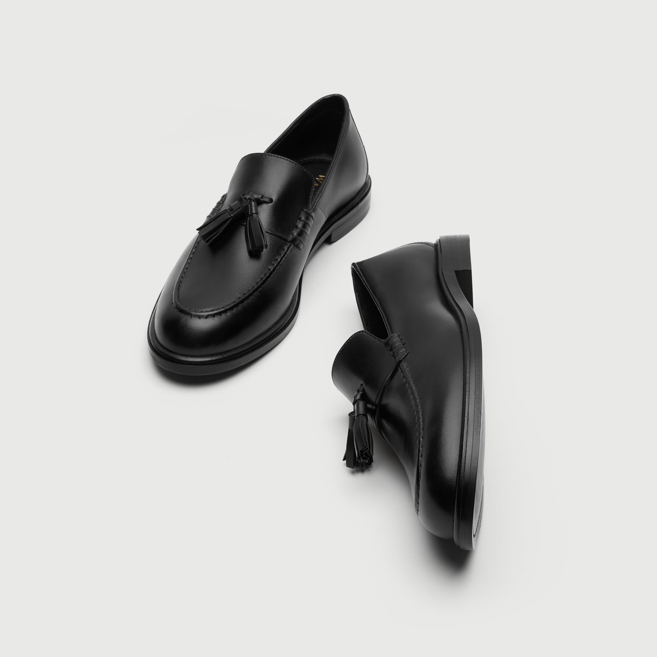 WALK London Mens Black Leather Putney Tassel Loafer