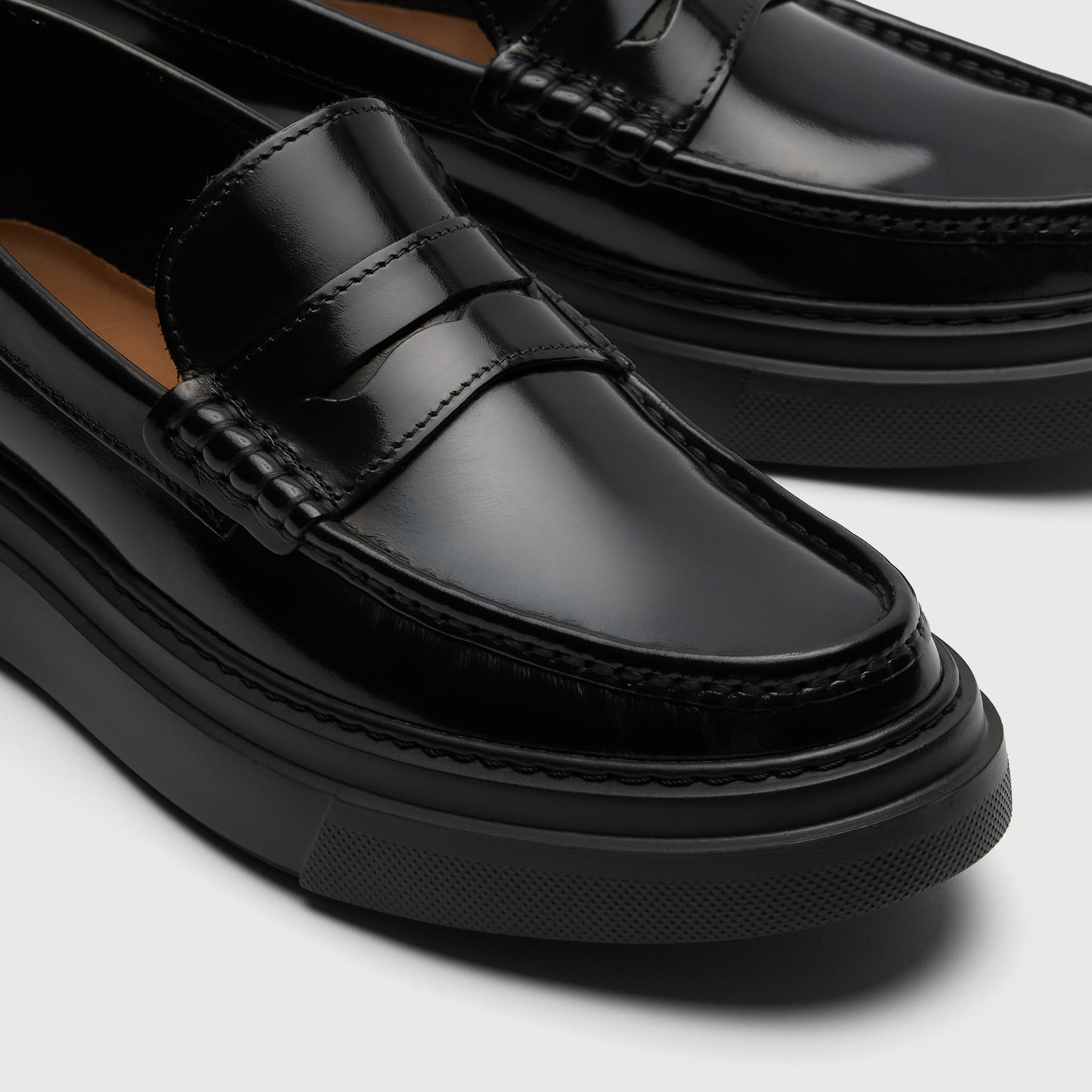 Walk London Bronx Black Leather Saddle Loafer close up of toe