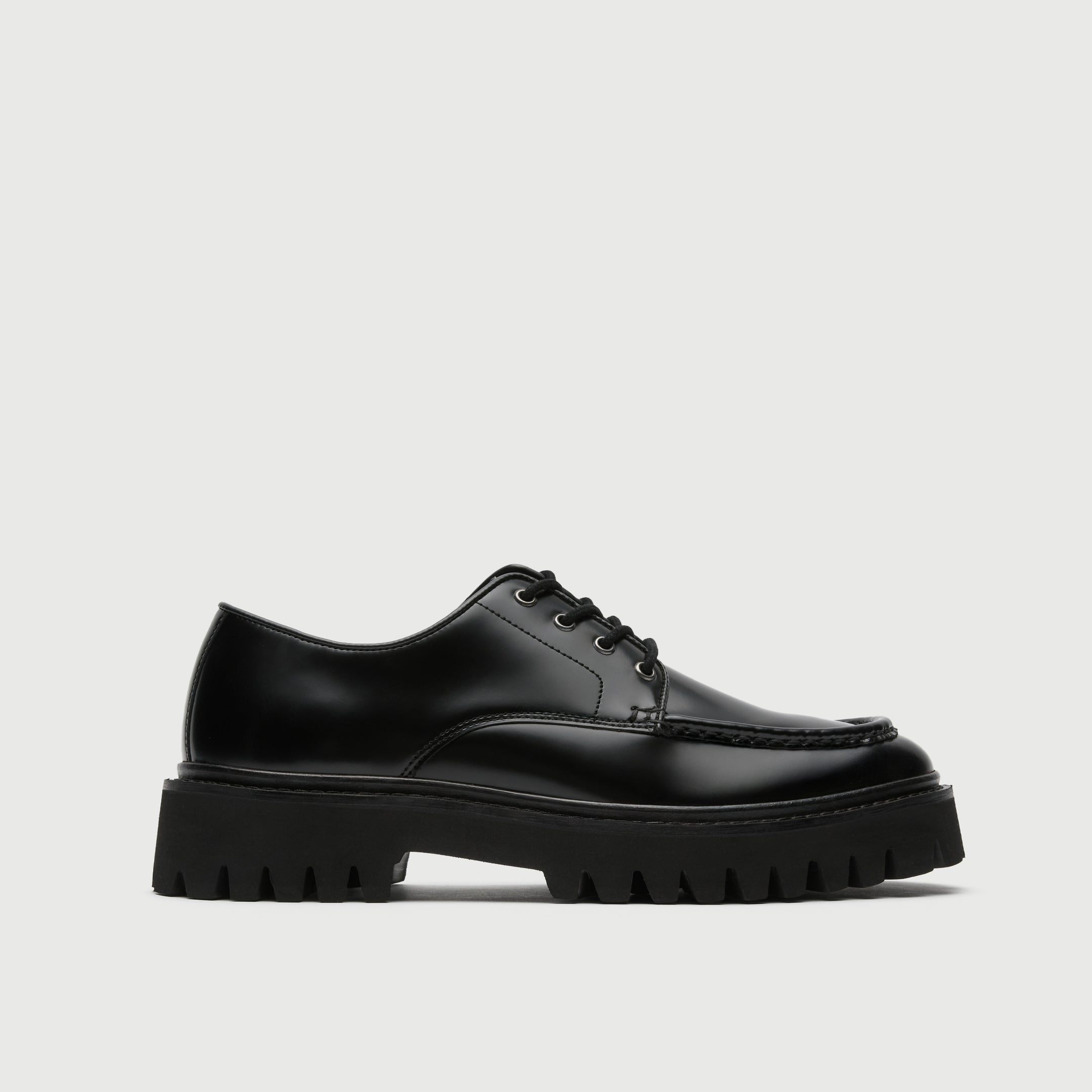Walk London Hopper lace shoe in black smooth leather and cleated sole