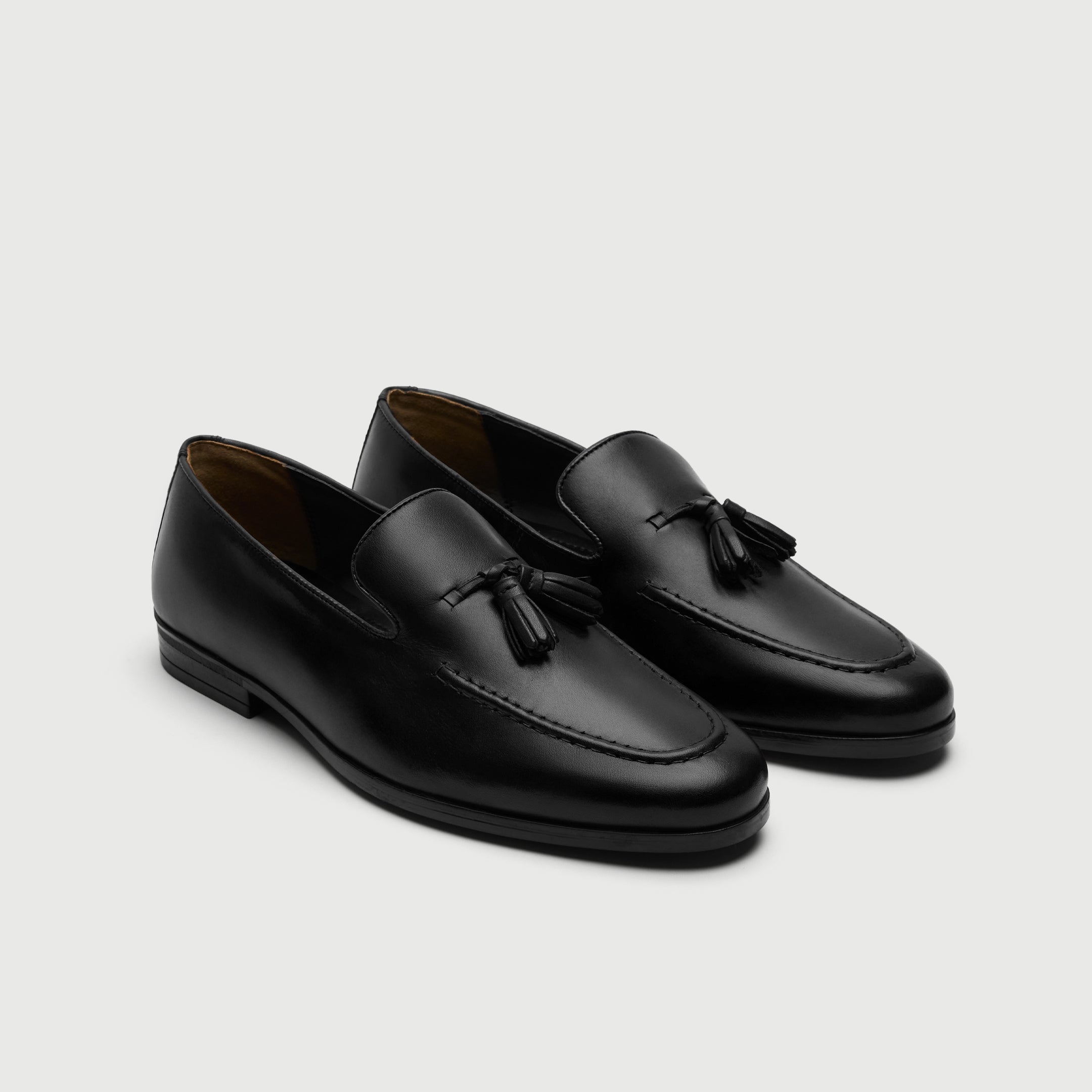 Walk London Ischia Black Leather Tassel Loafer three quarter view