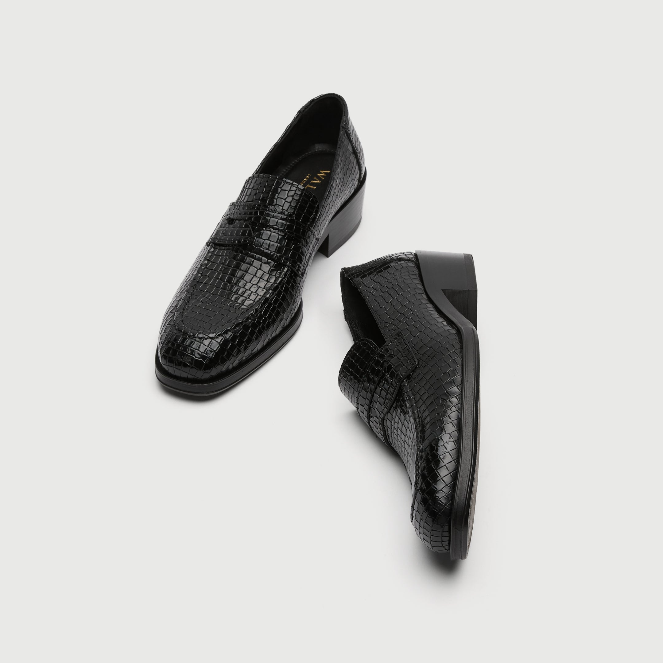Walk London Lennon Saddle loafer in black leather with emboss