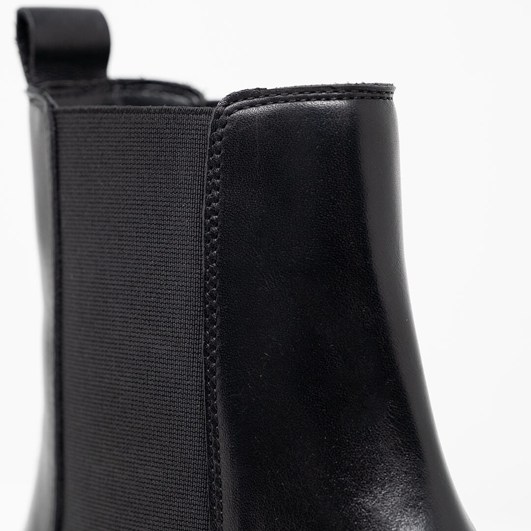 Brooklyn Chelsea Boot Black Leather Pull