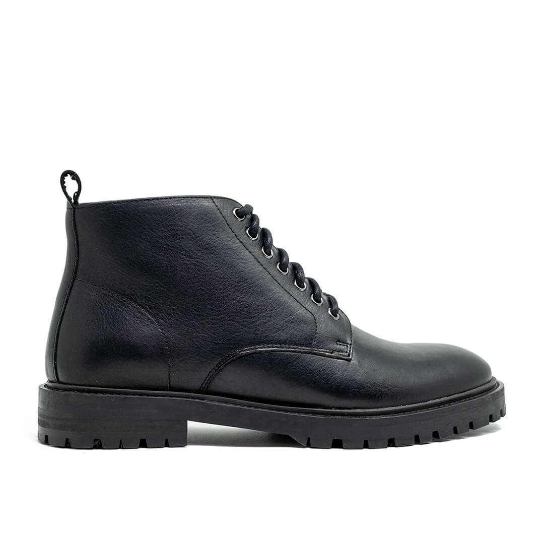 WALK London James Chukka Lace Up Boot Black Leather
